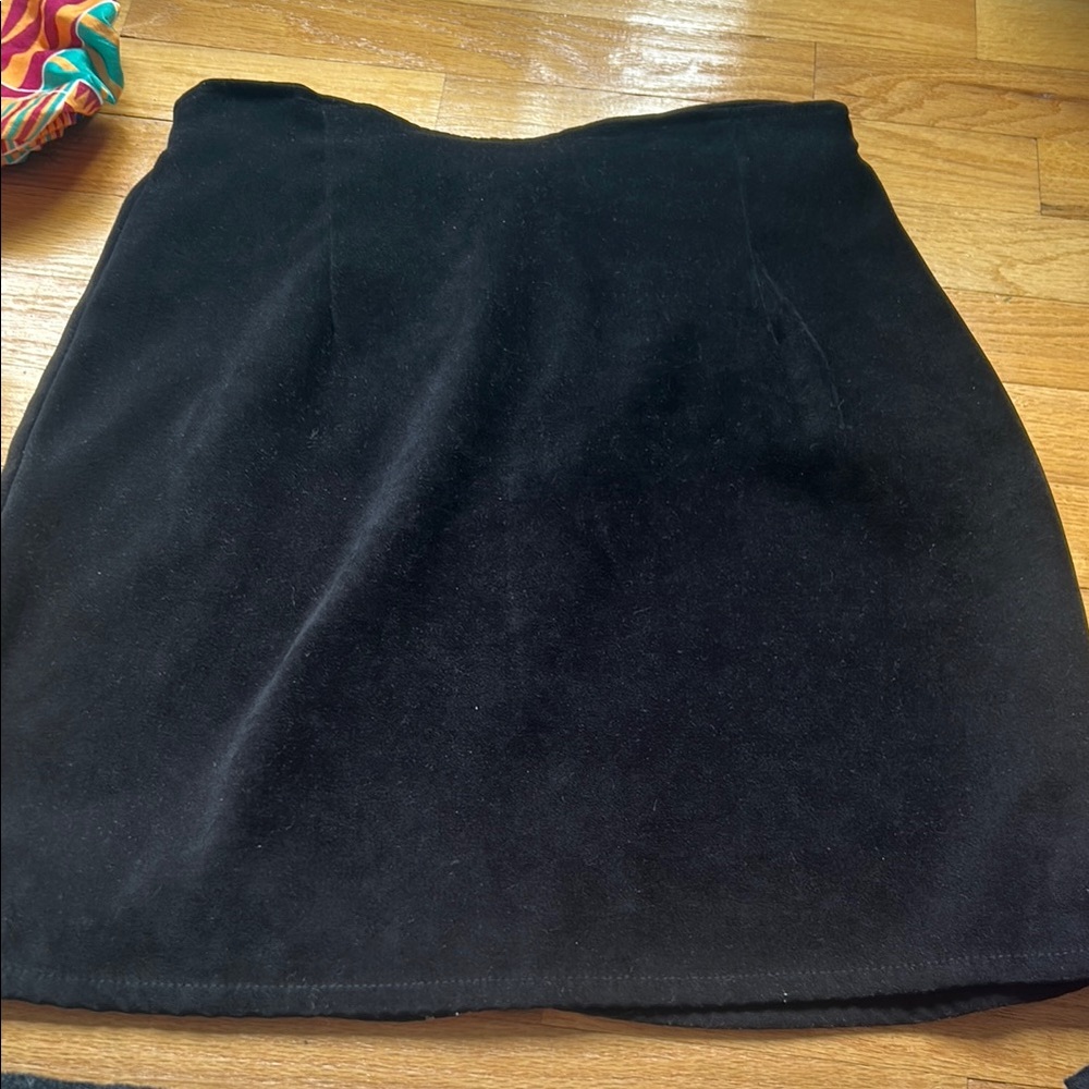 TR Bentley Black Velvet Skirt - 6